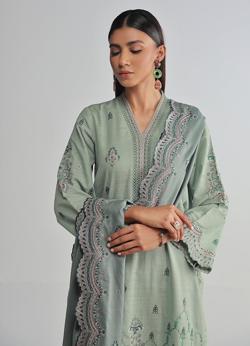 3-pc-khaddar-embroidered-suit