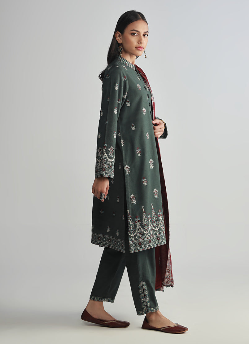 3-pc-khaddar-embroidered-suit