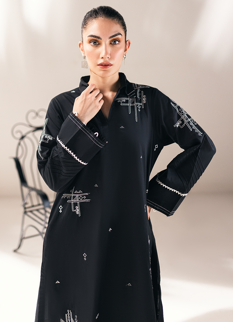 black-embroidered-kurta